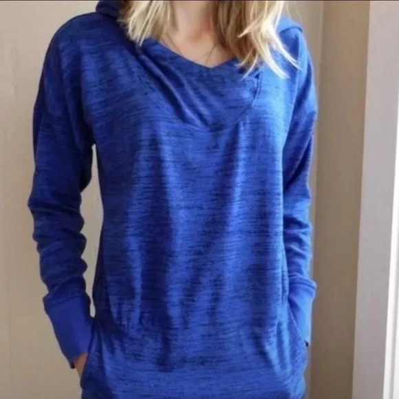 Athleta - HOODED BATWING AND ROBIN TOP - Size Medium - Blue Space Dye - Picture 1 of 10